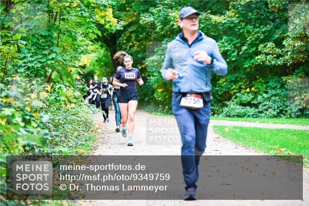 12.10.2025 - Bramfelder Halbmarathon 2025 Dr. Thomas Lammeyer http://msf.ph/oto/9349759 12.10.2025 10:31:54 Laufen 2822, 2959, 2315, 2250 meine-sportfotos.de
