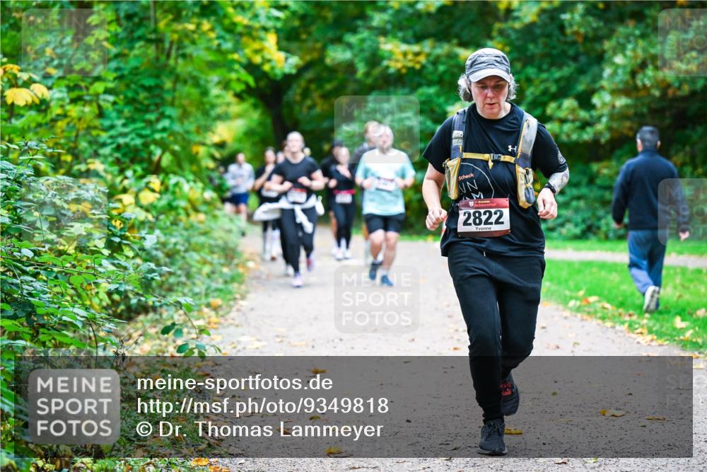 12.10.2025 - Bramfelder Halbmarathon 2025 Dr. Thomas Lammeyer http://msf.ph/oto/9349818 12.10.2025 10:32:04 Laufen 2822 meine-sportfotos.de