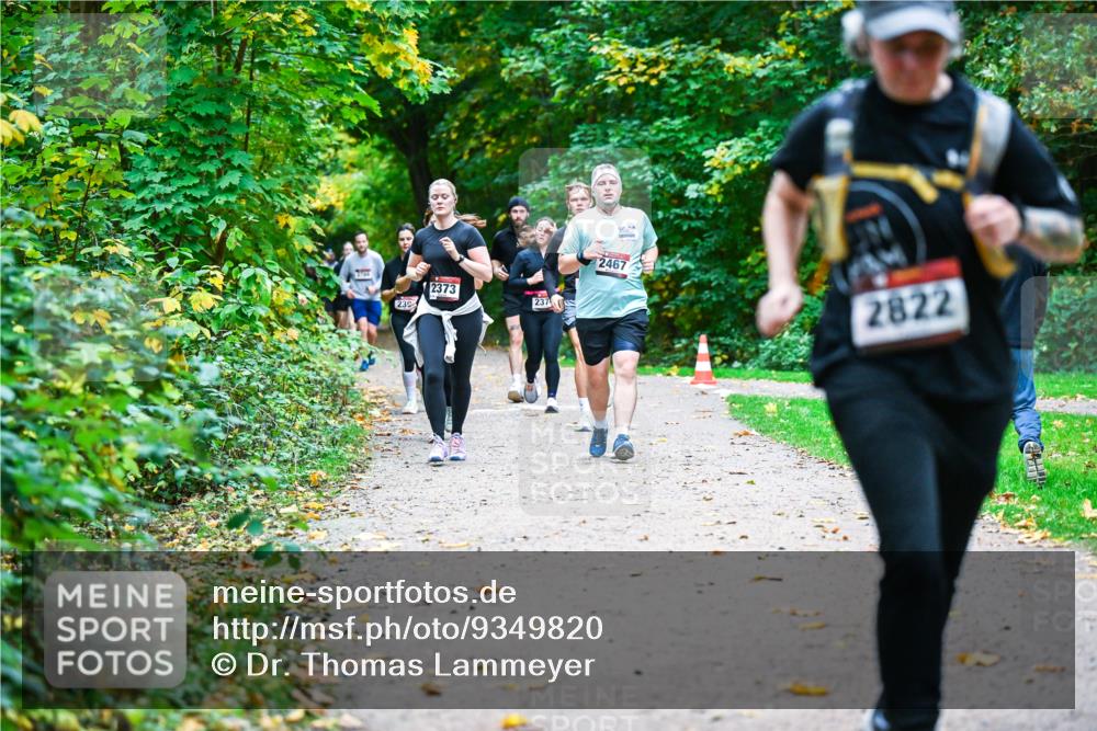 12.10.2025 - Bramfelder Halbmarathon 2025 Dr. Thomas Lammeyer http://msf.ph/oto/9349820 12.10.2025 10:32:05 Laufen 7765, 230, 2373, 237, 2004, 2467, 2822 meine-sportfotos.de