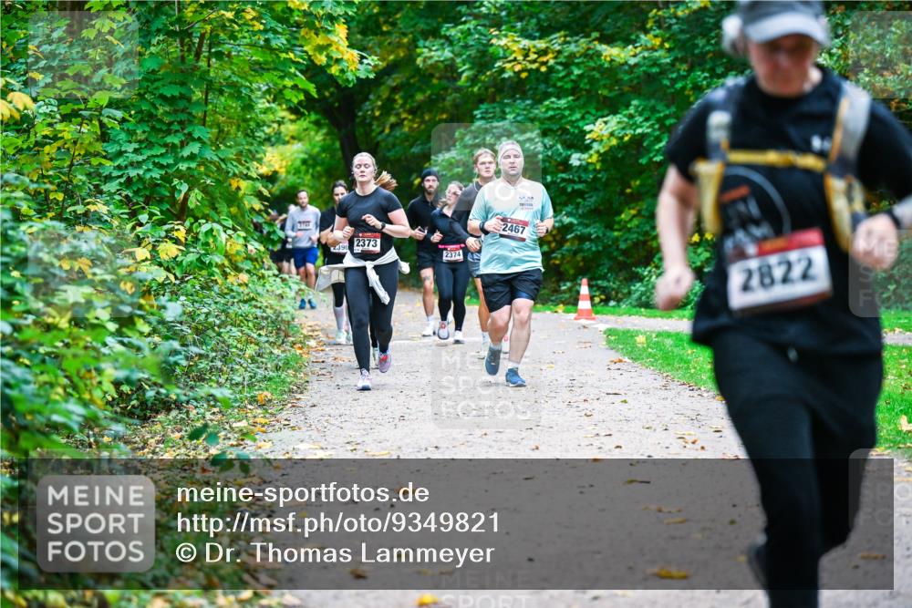 12.10.2025 - Bramfelder Halbmarathon 2025 Dr. Thomas Lammeyer http://msf.ph/oto/9349821 12.10.2025 10:32:05 Laufen 20, 00, 2467, 2373, 2390, 2374, 2822 meine-sportfotos.de