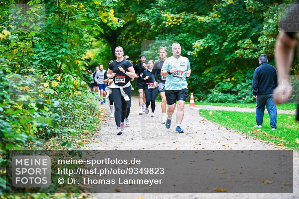 12.10.2025 - Bramfelder Halbmarathon 2025 Dr. Thomas Lammeyer http://msf.ph/oto/9349823 12.10.2025 10:32:06 Laufen 7761, 2373, 2374, 28, 2467 meine-sportfotos.de