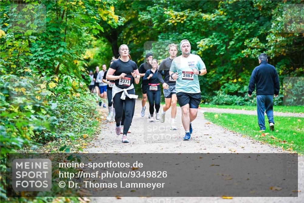 12.10.2025 - Bramfelder Halbmarathon 2025 Dr. Thomas Lammeyer http://msf.ph/oto/9349826 12.10.2025 10:32:06 Laufen 235, 2373, 2374, 2467 meine-sportfotos.de