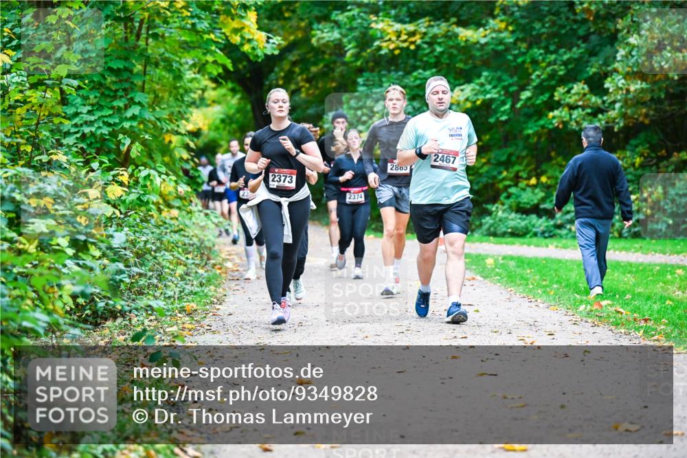 12.10.2025 - Bramfelder Halbmarathon 2025 Dr. Thomas Lammeyer http://msf.ph/oto/9349828 12.10.2025 10:32:06 Laufen 2373, 2374, 2803, 2467 meine-sportfotos.de