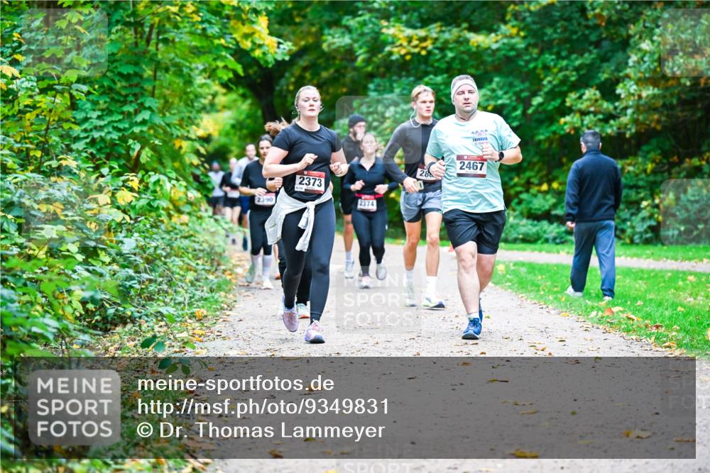 12.10.2025 - Bramfelder Halbmarathon 2025 Dr. Thomas Lammeyer http://msf.ph/oto/9349831 12.10.2025 10:32:07 Laufen 2390, 2373, 2374, 28, 2467 meine-sportfotos.de