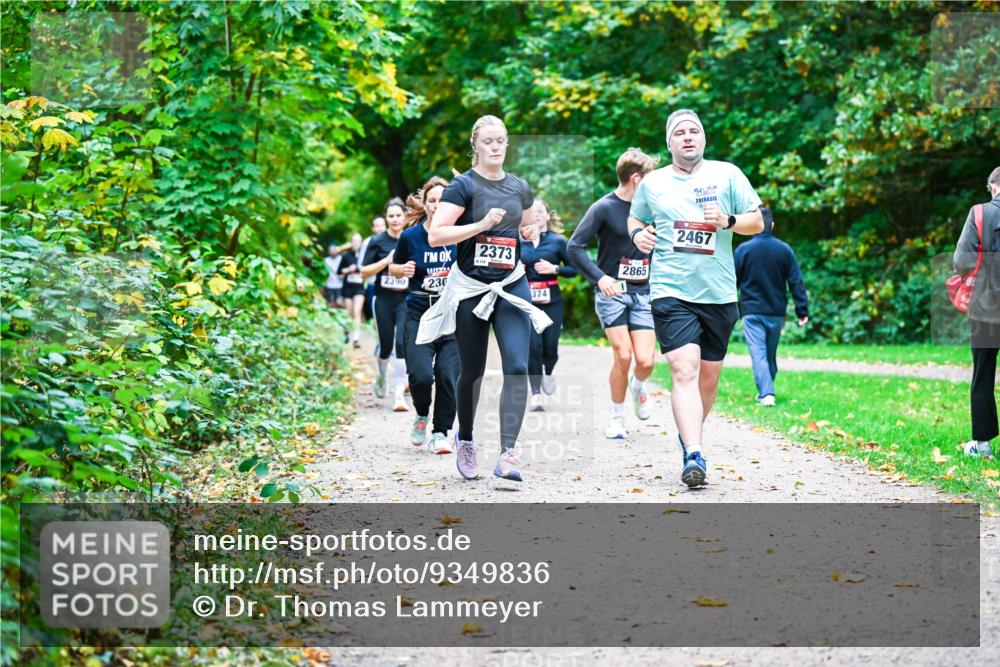12.10.2025 - Bramfelder Halbmarathon 2025 Dr. Thomas Lammeyer http://msf.ph/oto/9349836 12.10.2025 10:32:07 Laufen 2390, 230, 2373, 374, 2865, 2467 meine-sportfotos.de