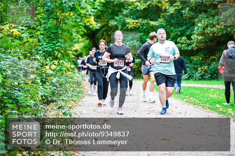 12.10.2025 - Bramfelder Halbmarathon 2025 Dr. Thomas Lammeyer http://msf.ph/oto/9349837 12.10.2025 10:32:08 Laufen 2305, 2373, 74, 2467 meine-sportfotos.de