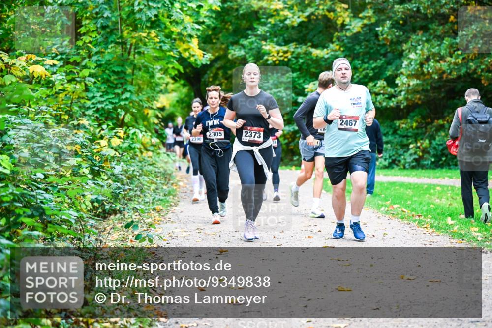 12.10.2025 - Bramfelder Halbmarathon 2025 Dr. Thomas Lammeyer http://msf.ph/oto/9349838 12.10.2025 10:32:08 Laufen 2390, 2305, 2467, 20, 2373 meine-sportfotos.de