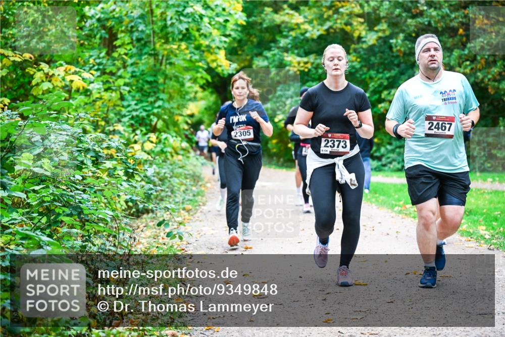 12.10.2025 - Bramfelder Halbmarathon 2025 Dr. Thomas Lammeyer http://msf.ph/oto/9349848 12.10.2025 10:32:09 Laufen 2305, 2373, 134, 2467 meine-sportfotos.de