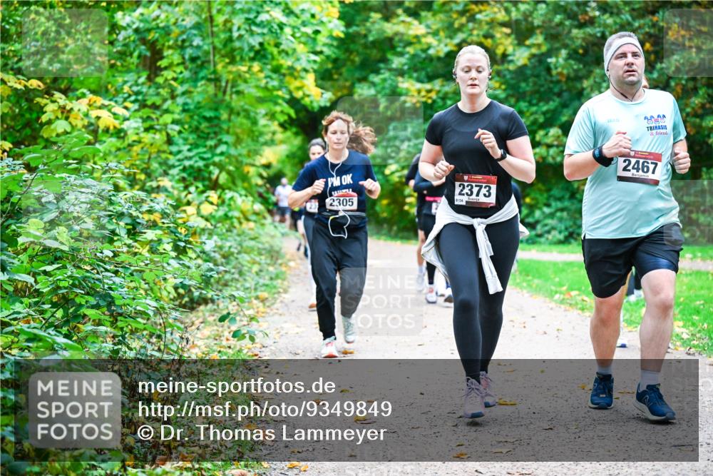 12.10.2025 - Bramfelder Halbmarathon 2025 Dr. Thomas Lammeyer http://msf.ph/oto/9349849 12.10.2025 10:32:09 Laufen 2305, 2373, 8134, 2467 meine-sportfotos.de
