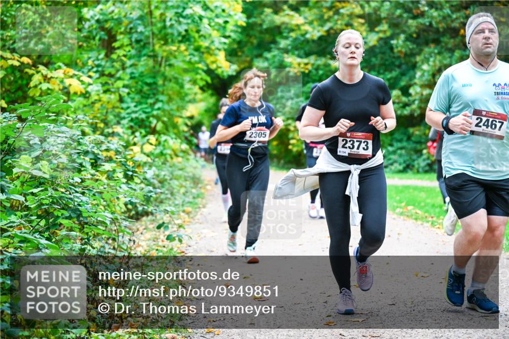 12.10.2025 - Bramfelder Halbmarathon 2025 Dr. Thomas Lammeyer http://msf.ph/oto/9349851 12.10.2025 10:32:09 Laufen 2305, 2373, 134, 2467 meine-sportfotos.de
