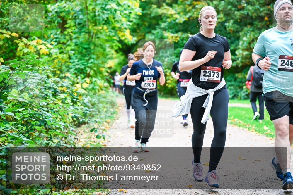 12.10.2025 - Bramfelder Halbmarathon 2025 Dr. Thomas Lammeyer http://msf.ph/oto/9349852 12.10.2025 10:32:10 Laufen 2305, 2373, 134, 246 meine-sportfotos.de