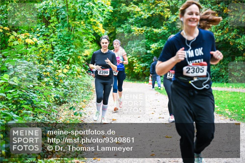 12.10.2025 - Bramfelder Halbmarathon 2025 Dr. Thomas Lammeyer http://msf.ph/oto/9349861 12.10.2025 10:32:11 Laufen 2390, 48, 237, 2305 meine-sportfotos.de