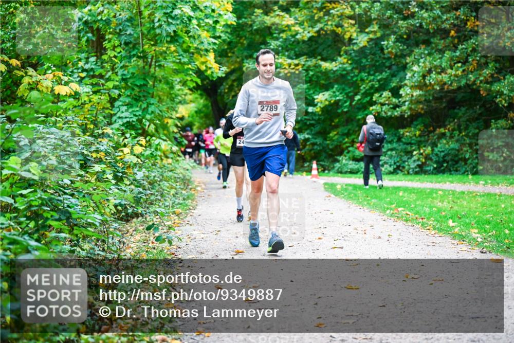 12.10.2025 - Bramfelder Halbmarathon 2025 Dr. Thomas Lammeyer http://msf.ph/oto/9349887 12.10.2025 10:32:16 Laufen 24, 2789 meine-sportfotos.de