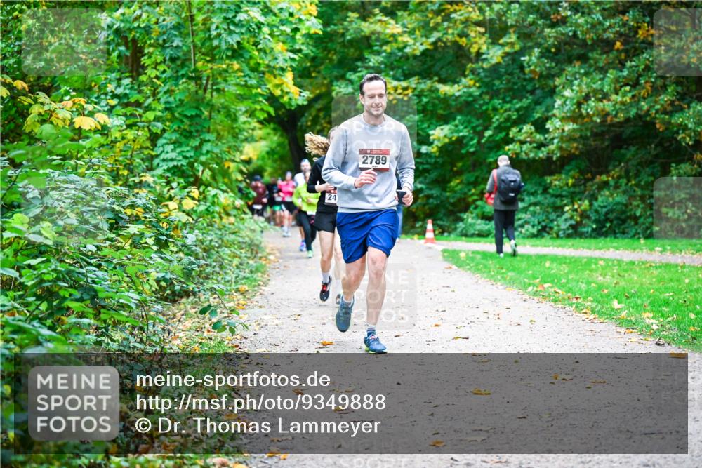 12.10.2025 - Bramfelder Halbmarathon 2025 Dr. Thomas Lammeyer http://msf.ph/oto/9349888 12.10.2025 10:32:16 Laufen 24, 2789 meine-sportfotos.de