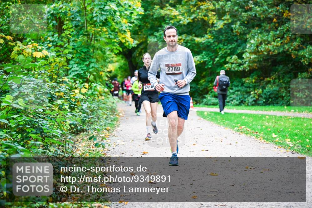 12.10.2025 - Bramfelder Halbmarathon 2025 Dr. Thomas Lammeyer http://msf.ph/oto/9349891 12.10.2025 10:32:17 Laufen 2418, 2789 meine-sportfotos.de