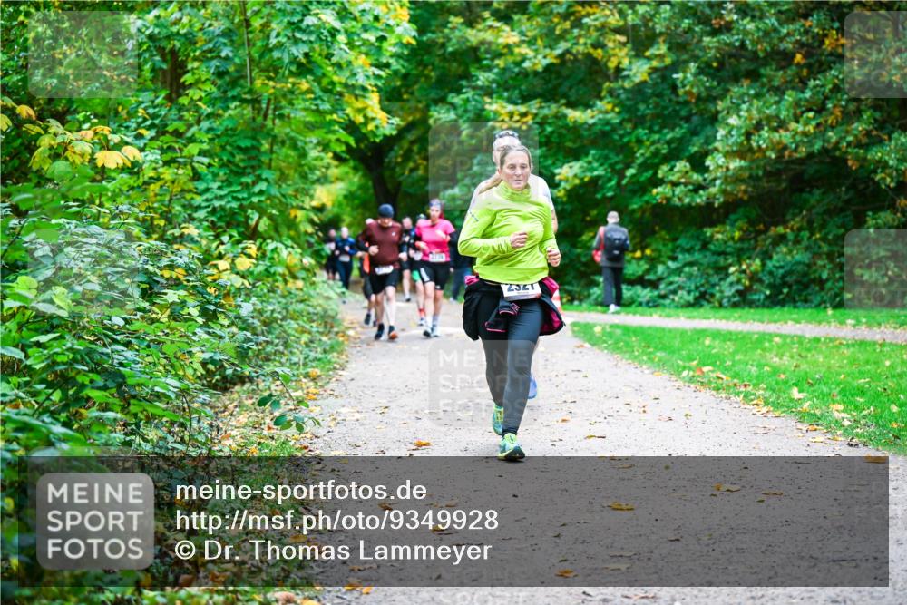 12.10.2025 - Bramfelder Halbmarathon 2025 Dr. Thomas Lammeyer http://msf.ph/oto/9349928 12.10.2025 10:32:23 Laufen 1207 meine-sportfotos.de