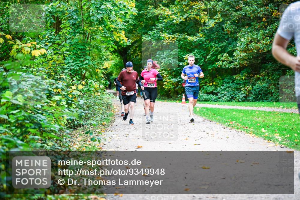 12.10.2025 - Bramfelder Halbmarathon 2025 Dr. Thomas Lammeyer http://msf.ph/oto/9349948 12.10.2025 10:32:26 Laufen 2229, 2228, 2803 meine-sportfotos.de