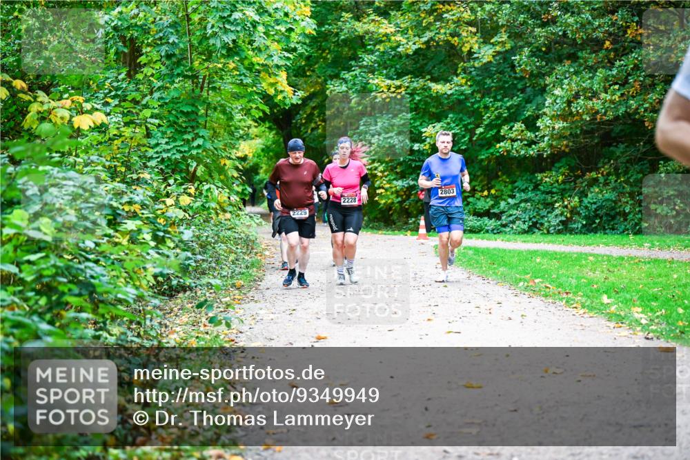 12.10.2025 - Bramfelder Halbmarathon 2025 Dr. Thomas Lammeyer http://msf.ph/oto/9349949 12.10.2025 10:32:26 Laufen 2229, 2228, 2803 meine-sportfotos.de