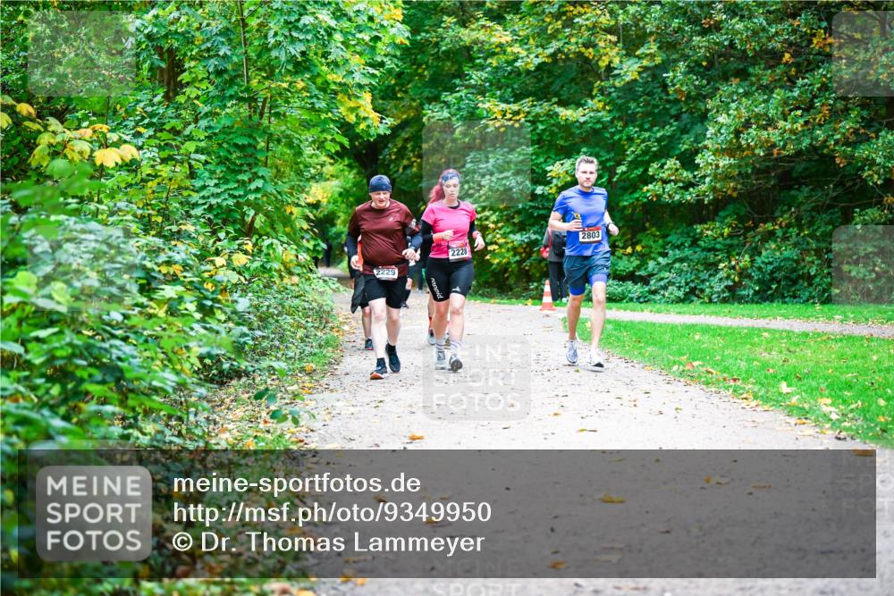 12.10.2025 - Bramfelder Halbmarathon 2025 Dr. Thomas Lammeyer http://msf.ph/oto/9349950 12.10.2025 10:32:26 Laufen 2228, 2229, 2803 meine-sportfotos.de