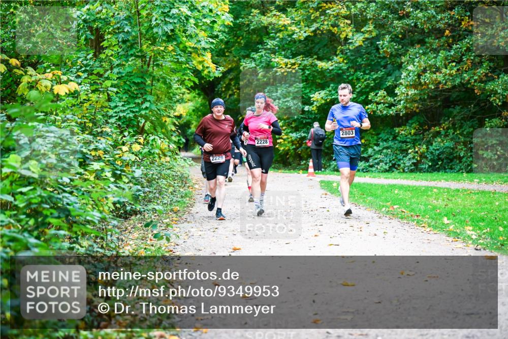 12.10.2025 - Bramfelder Halbmarathon 2025 Dr. Thomas Lammeyer http://msf.ph/oto/9349953 12.10.2025 10:32:26 Laufen 2229, 2228, 2803 meine-sportfotos.de