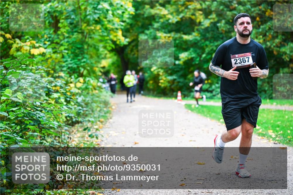 12.10.2025 - Bramfelder Halbmarathon 2025 Dr. Thomas Lammeyer http://msf.ph/oto/9350031 12.10.2025 10:32:39 Laufen 60, 2367 meine-sportfotos.de
