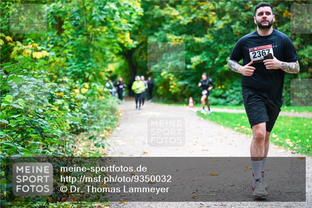 12.10.2025 - Bramfelder Halbmarathon 2025 Dr. Thomas Lammeyer http://msf.ph/oto/9350032 12.10.2025 10:32:39 Laufen 2367 meine-sportfotos.de