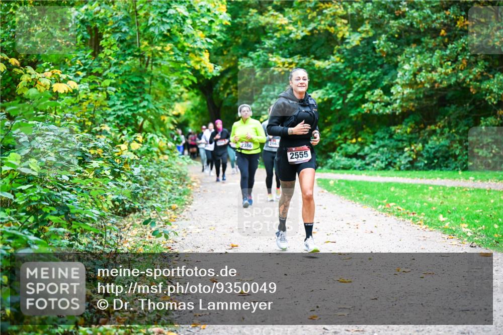 12.10.2025 - Bramfelder Halbmarathon 2025 Dr. Thomas Lammeyer http://msf.ph/oto/9350049 12.10.2025 10:32:45 Laufen 2663, 2386, 2555 meine-sportfotos.de