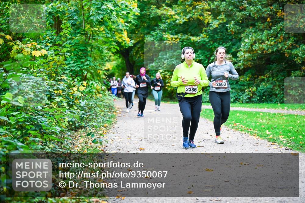 12.10.2025 - Bramfelder Halbmarathon 2025 Dr. Thomas Lammeyer http://msf.ph/oto/9350067 12.10.2025 10:32:48 Laufen 2699, 2663, 2386 meine-sportfotos.de