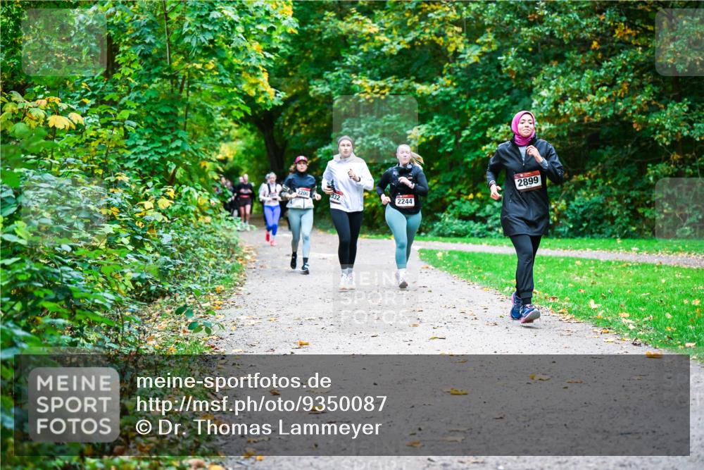 12.10.2025 - Bramfelder Halbmarathon 2025 Dr. Thomas Lammeyer http://msf.ph/oto/9350087 12.10.2025 10:32:52 Laufen 2899, 2200, 332, 2244 meine-sportfotos.de
