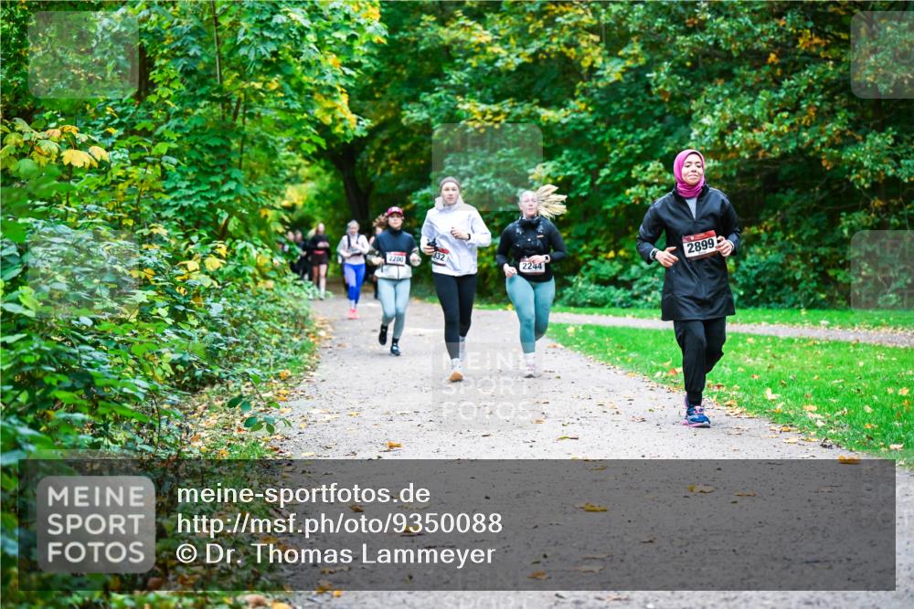 12.10.2025 - Bramfelder Halbmarathon 2025 Dr. Thomas Lammeyer http://msf.ph/oto/9350088 12.10.2025 10:32:52 Laufen 2200, 332, 2899, 2244 meine-sportfotos.de