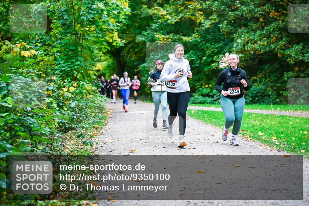 12.10.2025 - Bramfelder Halbmarathon 2025 Dr. Thomas Lammeyer http://msf.ph/oto/9350100 12.10.2025 10:32:54 Laufen 2200, 2332, 2244 meine-sportfotos.de