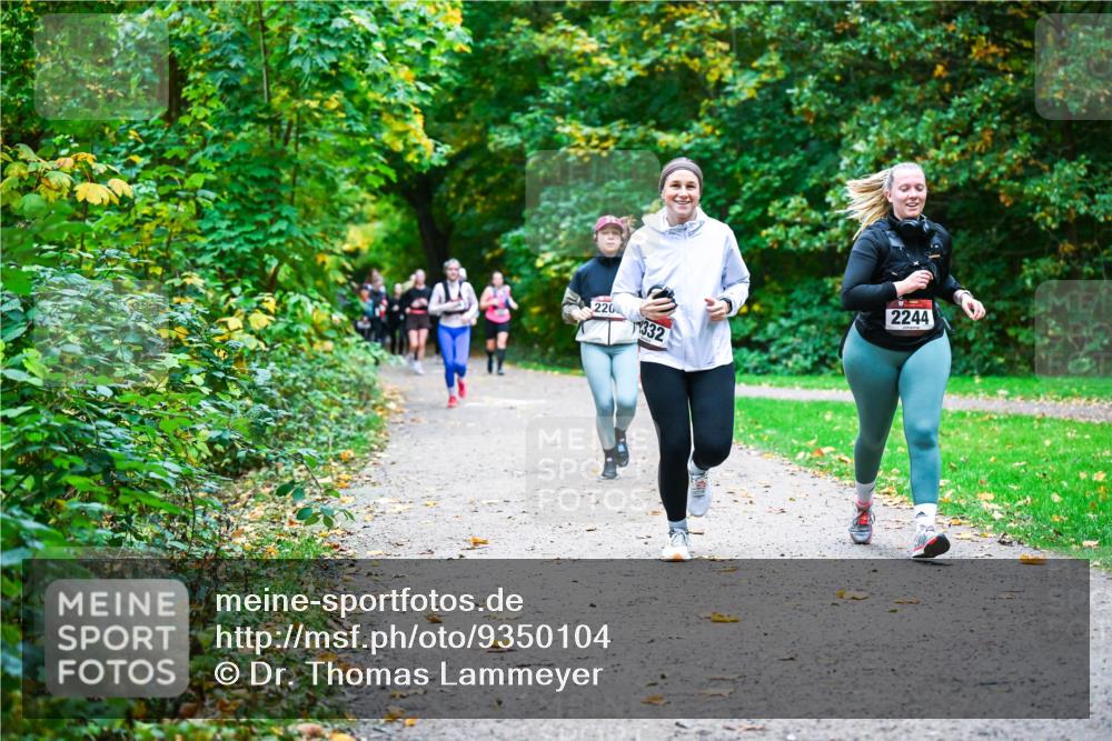 12.10.2025 - Bramfelder Halbmarathon 2025 Dr. Thomas Lammeyer http://msf.ph/oto/9350104 12.10.2025 10:32:54 Laufen 220, 1332, 2244 meine-sportfotos.de