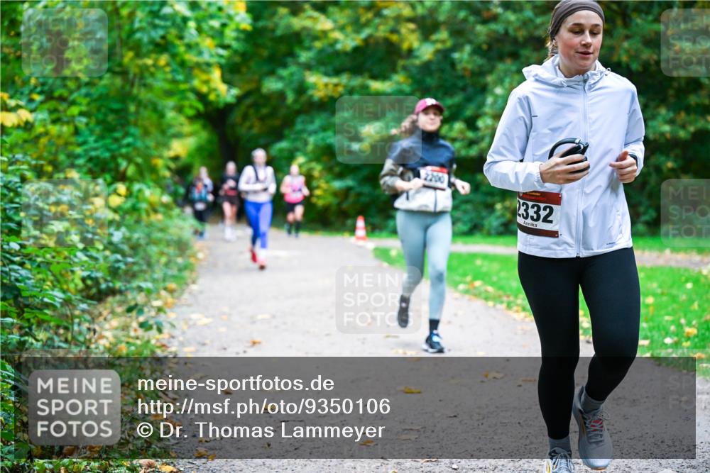 12.10.2025 - Bramfelder Halbmarathon 2025 Dr. Thomas Lammeyer http://msf.ph/oto/9350106 12.10.2025 10:32:56 Laufen 2200, 2332 meine-sportfotos.de