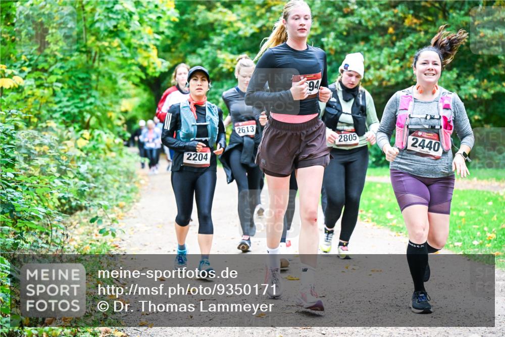 12.10.2025 - Bramfelder Halbmarathon 2025 Dr. Thomas Lammeyer http://msf.ph/oto/9350171 12.10.2025 10:33:07 Laufen 2204, 2613, 94, 2805, 2440 meine-sportfotos.de