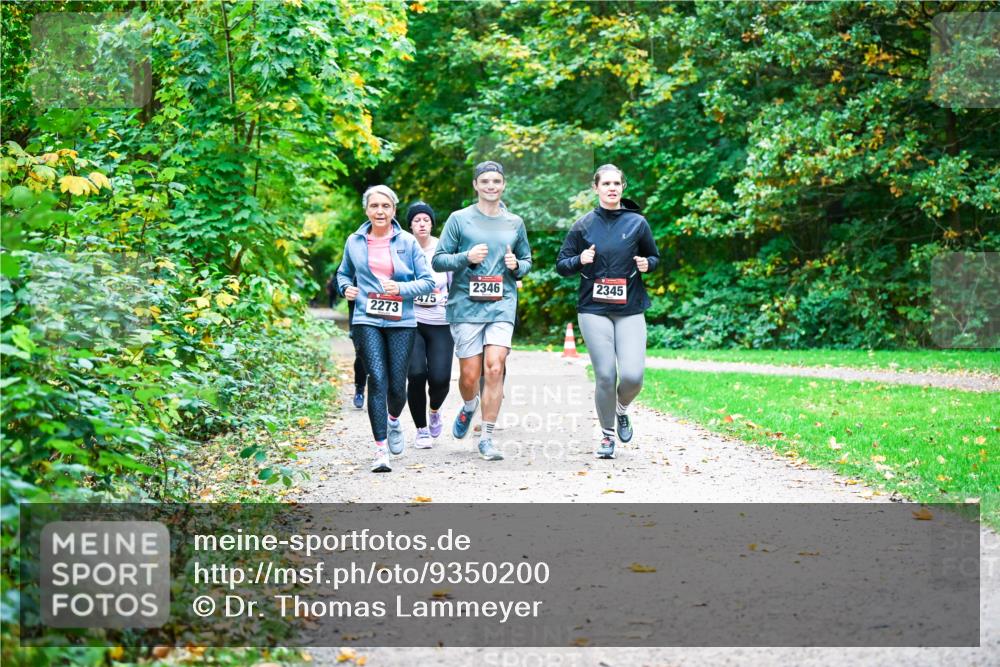 12.10.2025 - Bramfelder Halbmarathon 2025 Dr. Thomas Lammeyer http://msf.ph/oto/9350200 12.10.2025 10:33:15 Laufen 2346, 2345, 475, 2273 meine-sportfotos.de
