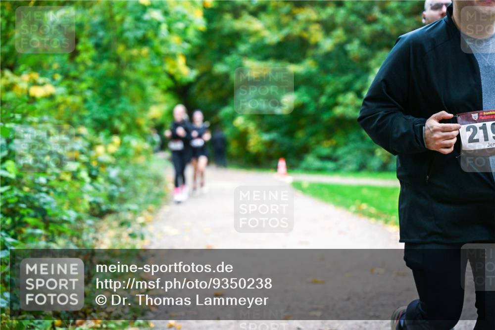 12.10.2025 - Bramfelder Halbmarathon 2025 Dr. Thomas Lammeyer http://msf.ph/oto/9350238 12.10.2025 10:33:21 Laufen 34, 219 meine-sportfotos.de