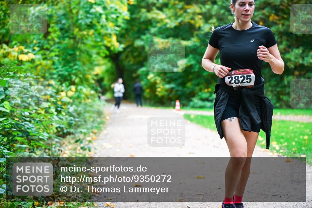 12.10.2025 - Bramfelder Halbmarathon 2025 Dr. Thomas Lammeyer http://msf.ph/oto/9350272 12.10.2025 10:33:27 Laufen 34, 2825 meine-sportfotos.de