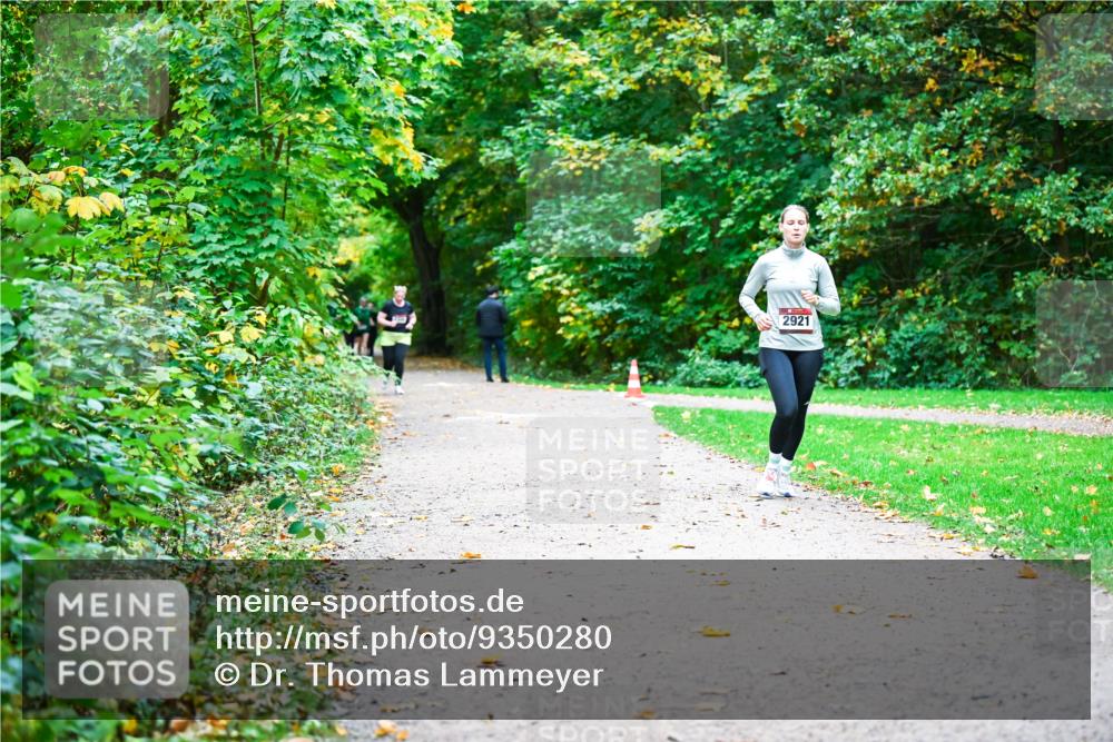 12.10.2025 - Bramfelder Halbmarathon 2025 Dr. Thomas Lammeyer http://msf.ph/oto/9350280 12.10.2025 10:33:35 Laufen 2921 meine-sportfotos.de