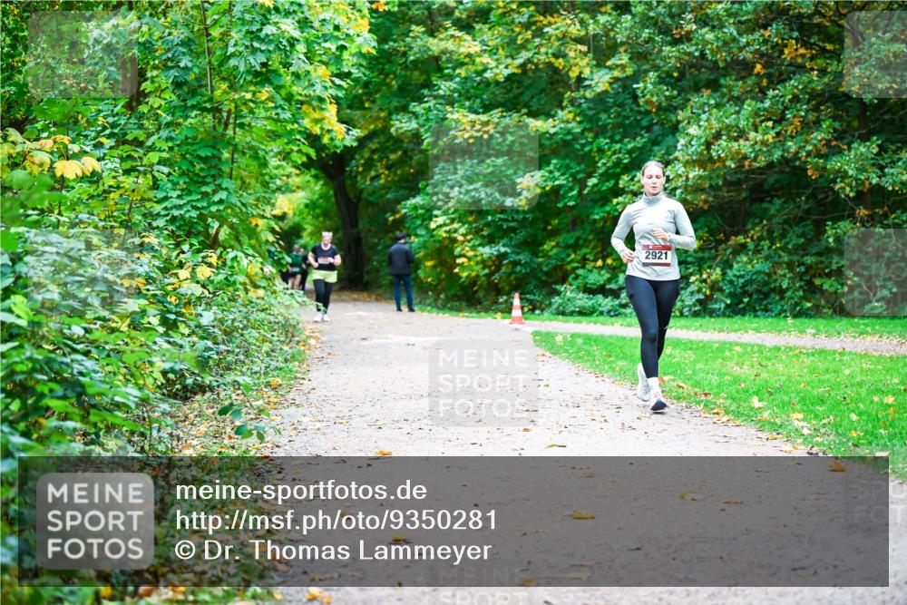 12.10.2025 - Bramfelder Halbmarathon 2025 Dr. Thomas Lammeyer http://msf.ph/oto/9350281 12.10.2025 10:33:35 Laufen 2921 meine-sportfotos.de
