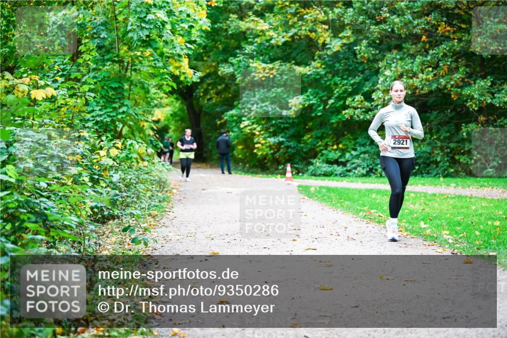 12.10.2025 - Bramfelder Halbmarathon 2025 Dr. Thomas Lammeyer http://msf.ph/oto/9350286 12.10.2025 10:33:35 Laufen 2921 meine-sportfotos.de