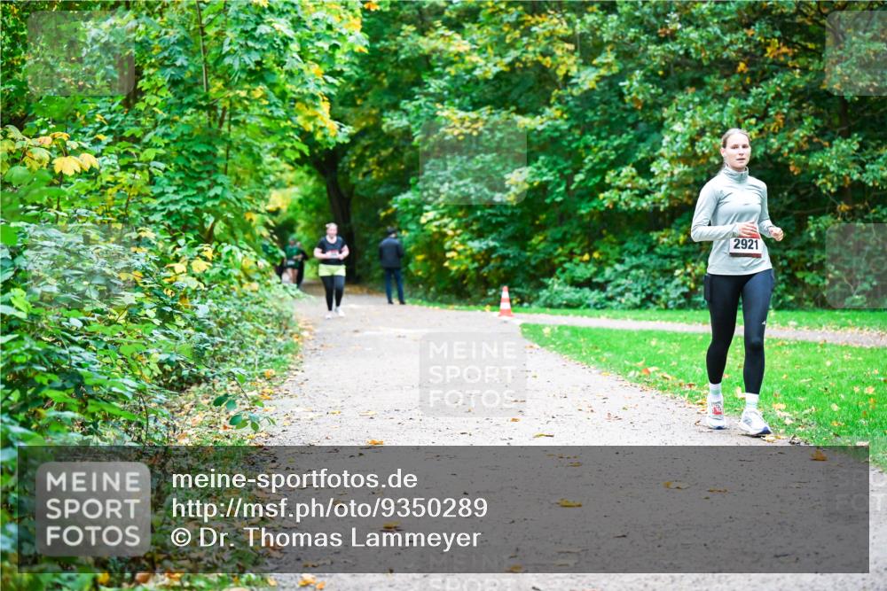 12.10.2025 - Bramfelder Halbmarathon 2025 Dr. Thomas Lammeyer http://msf.ph/oto/9350289 12.10.2025 10:33:36 Laufen 2921 meine-sportfotos.de