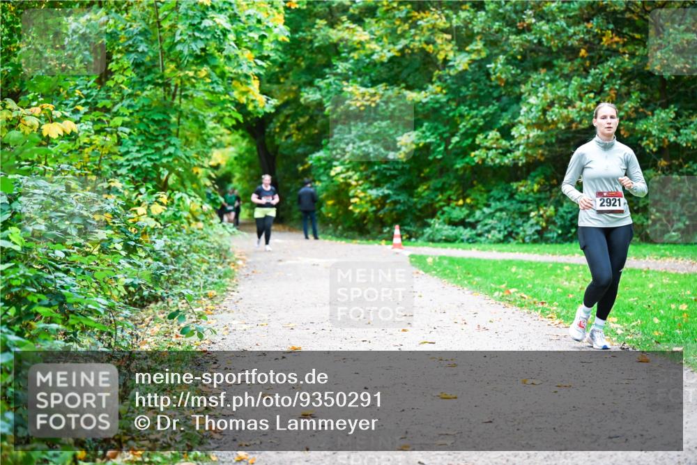 12.10.2025 - Bramfelder Halbmarathon 2025 Dr. Thomas Lammeyer http://msf.ph/oto/9350291 12.10.2025 10:33:36 Laufen 2921 meine-sportfotos.de