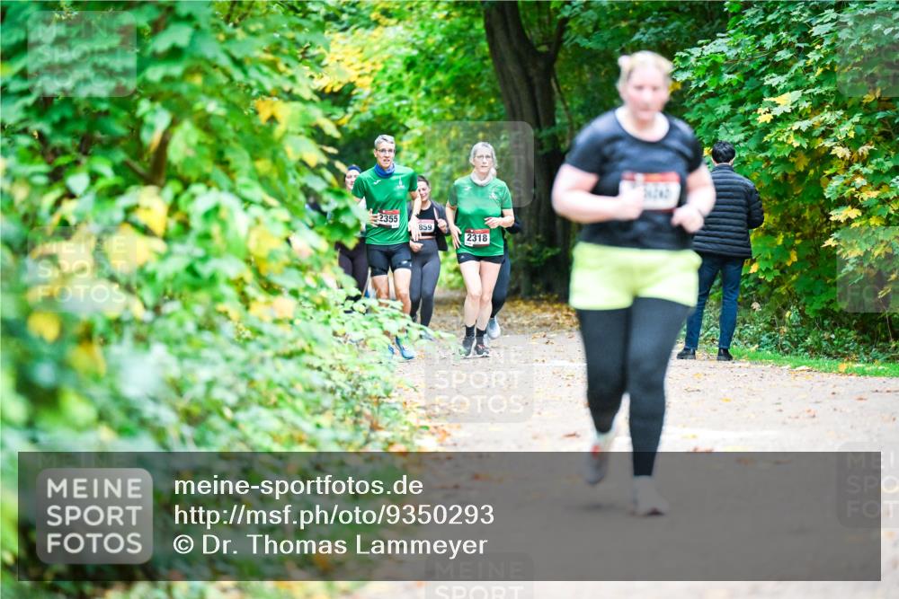 12.10.2025 - Bramfelder Halbmarathon 2025 Dr. Thomas Lammeyer http://msf.ph/oto/9350293 12.10.2025 10:33:41 Laufen 2355, 859, 2318 meine-sportfotos.de