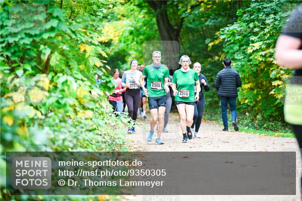 12.10.2025 - Bramfelder Halbmarathon 2025 Dr. Thomas Lammeyer http://msf.ph/oto/9350305 12.10.2025 10:33:45 Laufen 272, 2355, 2318 meine-sportfotos.de