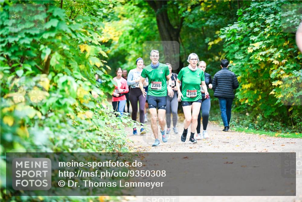 12.10.2025 - Bramfelder Halbmarathon 2025 Dr. Thomas Lammeyer http://msf.ph/oto/9350308 12.10.2025 10:33:45 Laufen 2355, 2318 meine-sportfotos.de