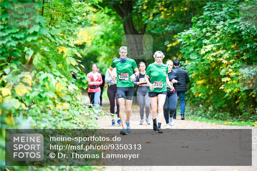 12.10.2025 - Bramfelder Halbmarathon 2025 Dr. Thomas Lammeyer http://msf.ph/oto/9350313 12.10.2025 10:33:46 Laufen 2355, 2318 meine-sportfotos.de
