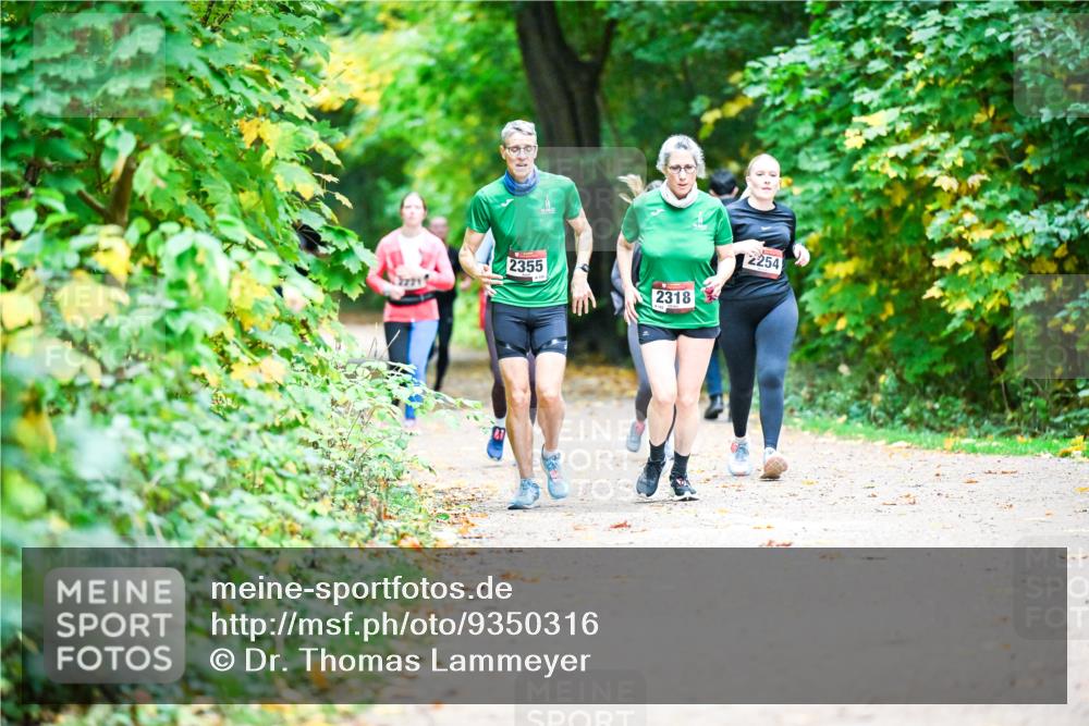 12.10.2025 - Bramfelder Halbmarathon 2025 Dr. Thomas Lammeyer http://msf.ph/oto/9350316 12.10.2025 10:33:47 Laufen 2355, 2318, 2254 meine-sportfotos.de