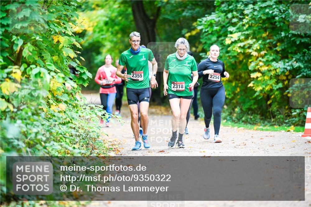 12.10.2025 - Bramfelder Halbmarathon 2025 Dr. Thomas Lammeyer http://msf.ph/oto/9350322 12.10.2025 10:33:47 Laufen 2355, 2318, 2254 meine-sportfotos.de