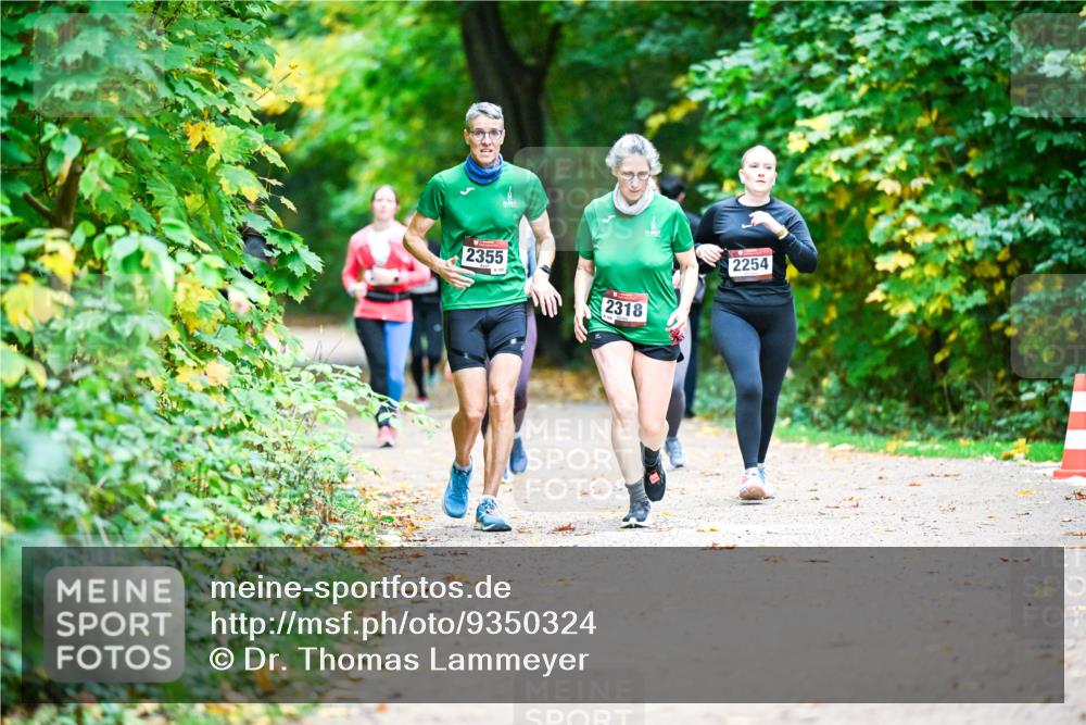 12.10.2025 - Bramfelder Halbmarathon 2025 Dr. Thomas Lammeyer http://msf.ph/oto/9350324 12.10.2025 10:33:48 Laufen 2355, 2318, 2254 meine-sportfotos.de