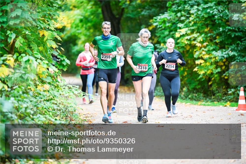 12.10.2025 - Bramfelder Halbmarathon 2025 Dr. Thomas Lammeyer http://msf.ph/oto/9350326 12.10.2025 10:33:48 Laufen 2355, 2318, 2254 meine-sportfotos.de